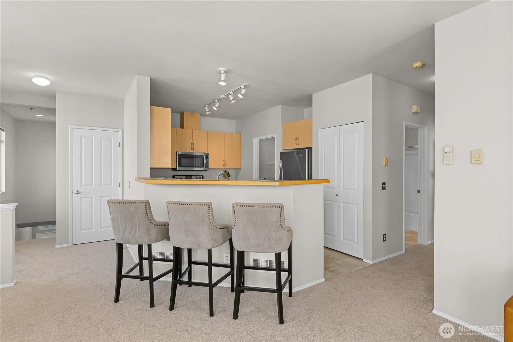 573 241st Lane SE ##4, Sammamish, WA 98074