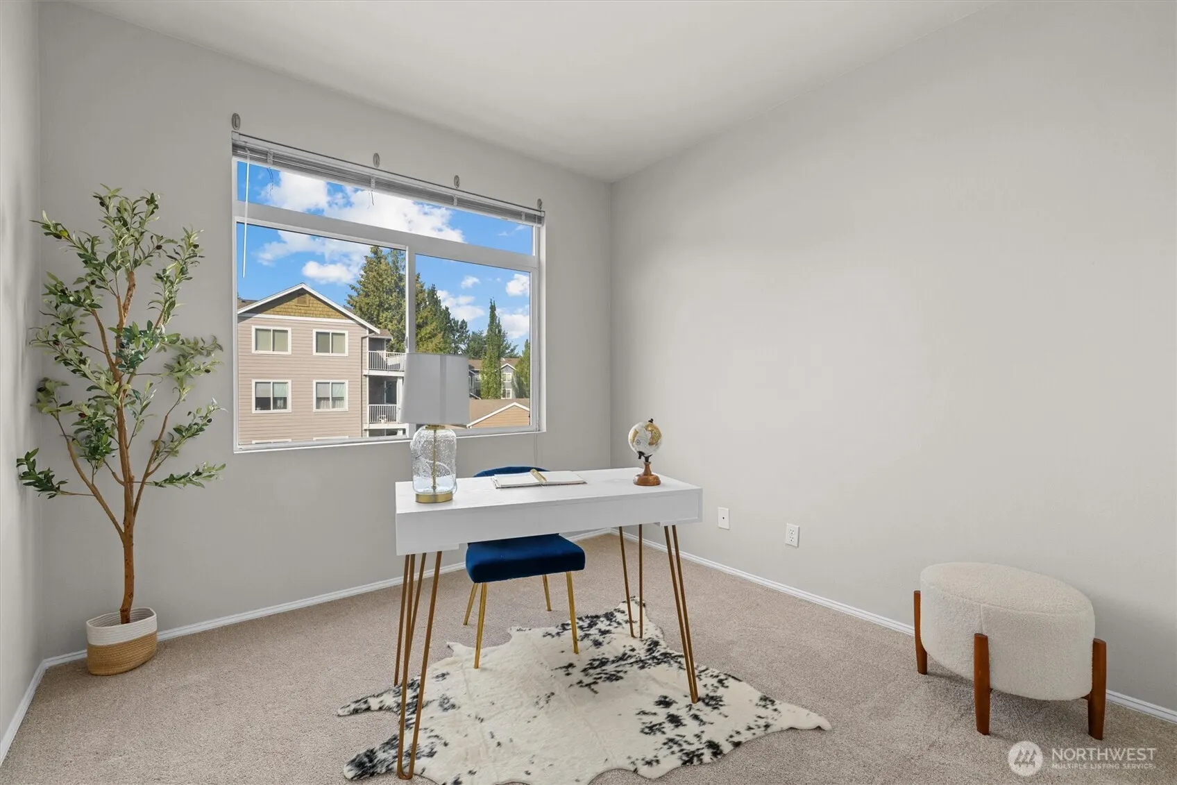 573 241st Lane SE ##4, Sammamish, WA 98074