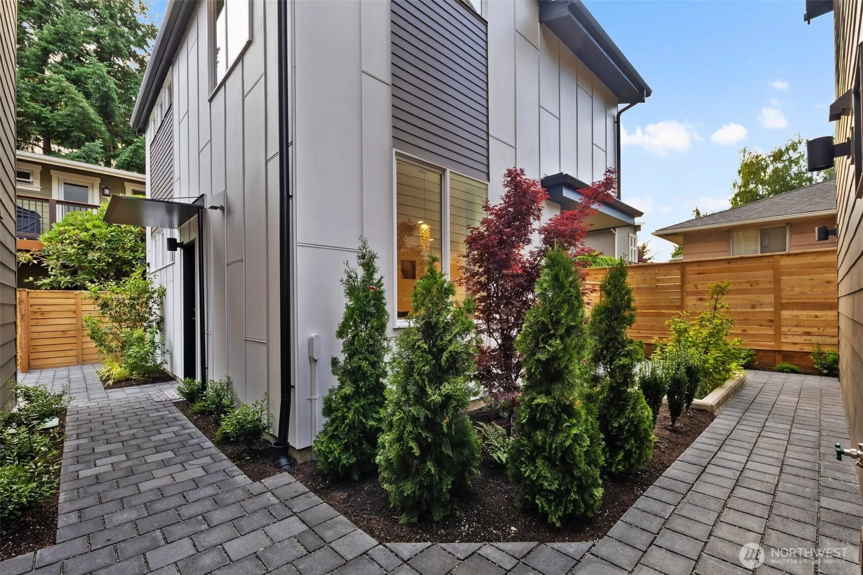 2665 51st Ave SW, Seattle, WA 98116
