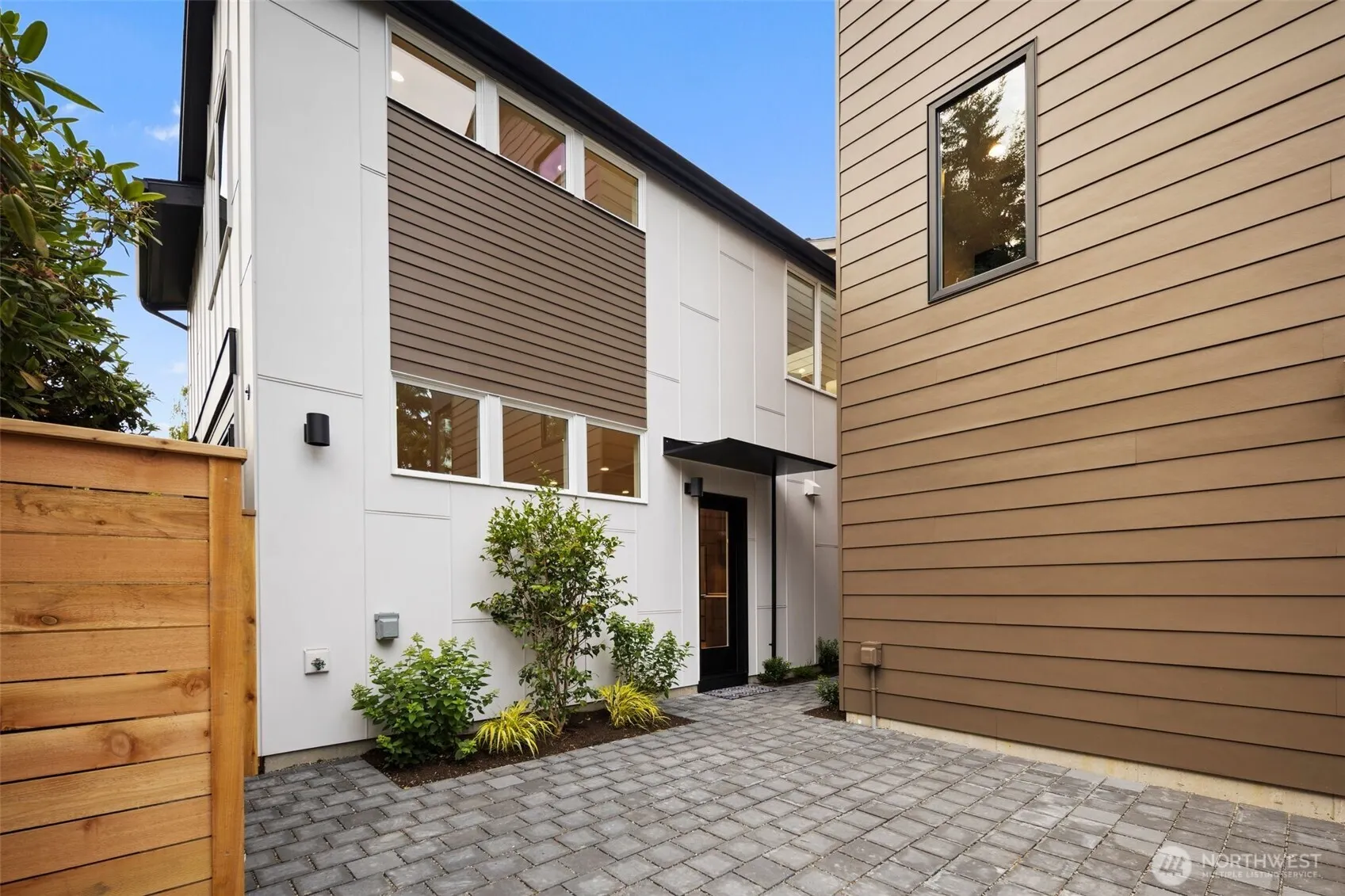 2665 51st Ave SW, Seattle, WA 98116