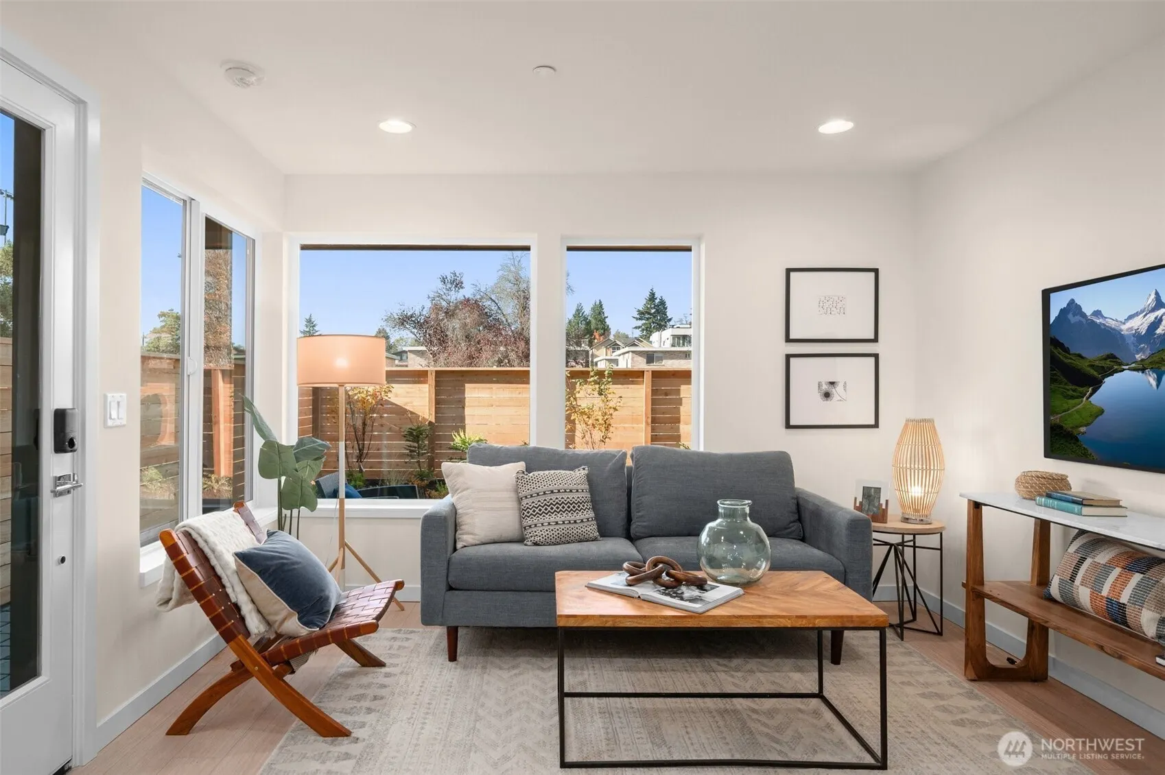 9215 B Densmore Avenue N, Seattle, WA 98103