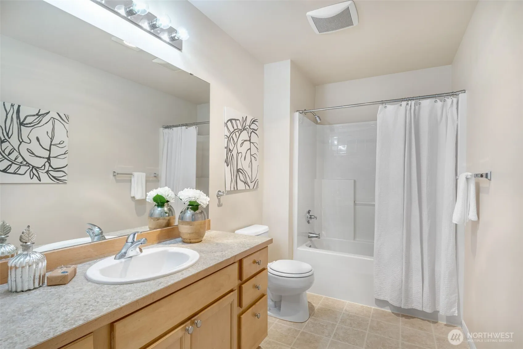 2818 SW Graham Street , Seattle, WA 98126