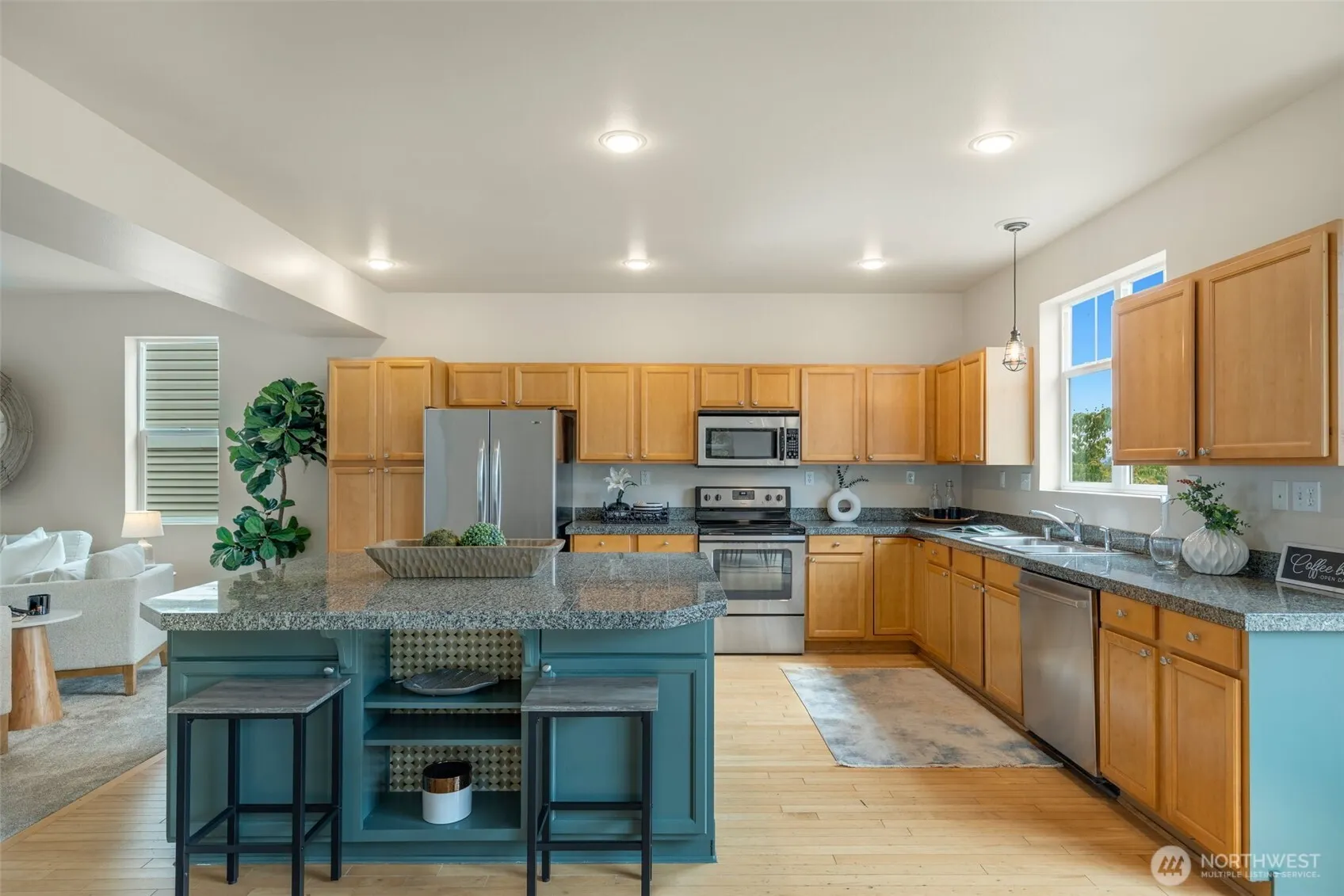 2818 SW Graham Street , Seattle, WA 98126
