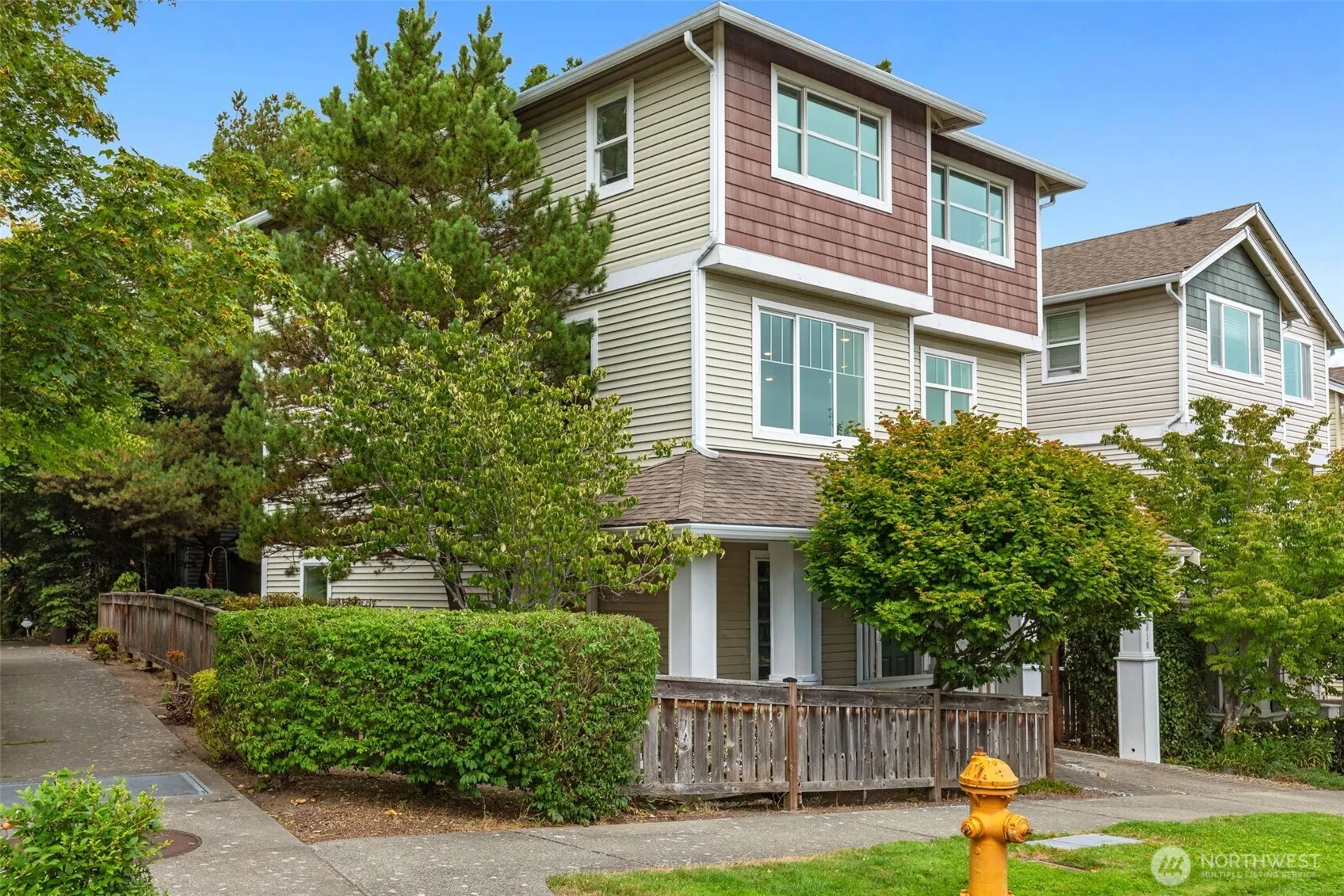 2818 SW Graham Street , Seattle, WA 98126
