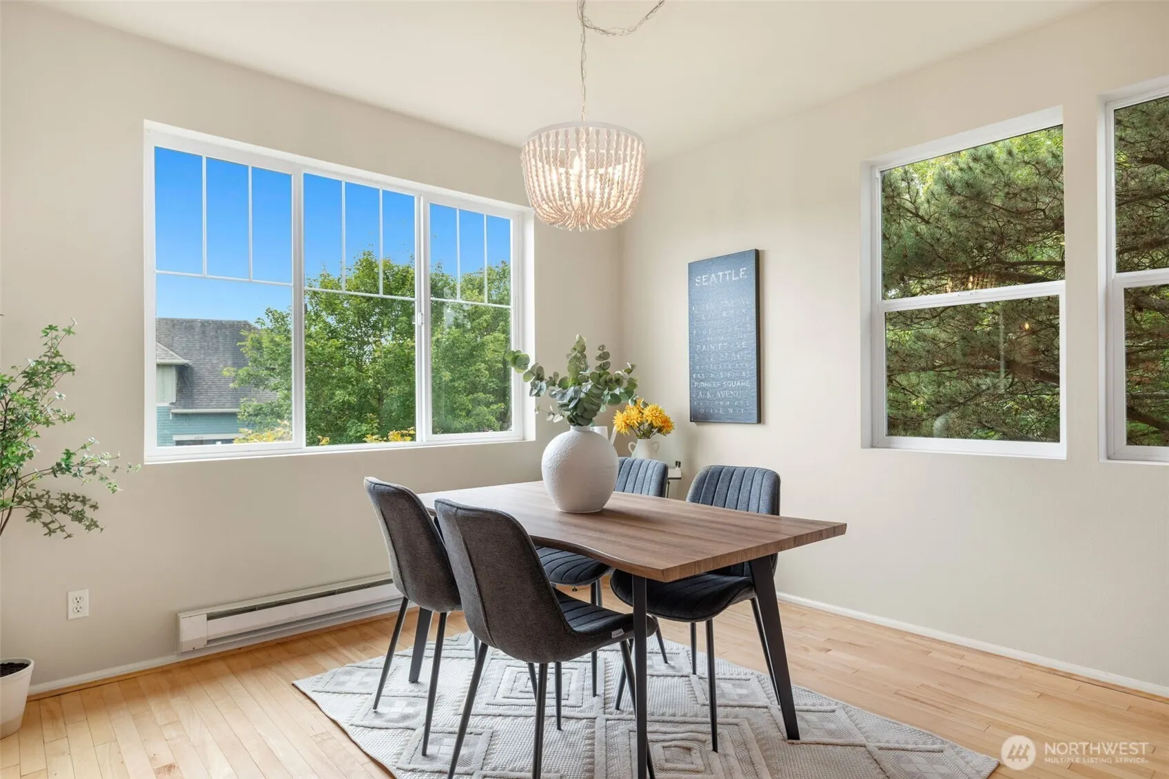 2818 SW Graham Street , Seattle, WA 98126