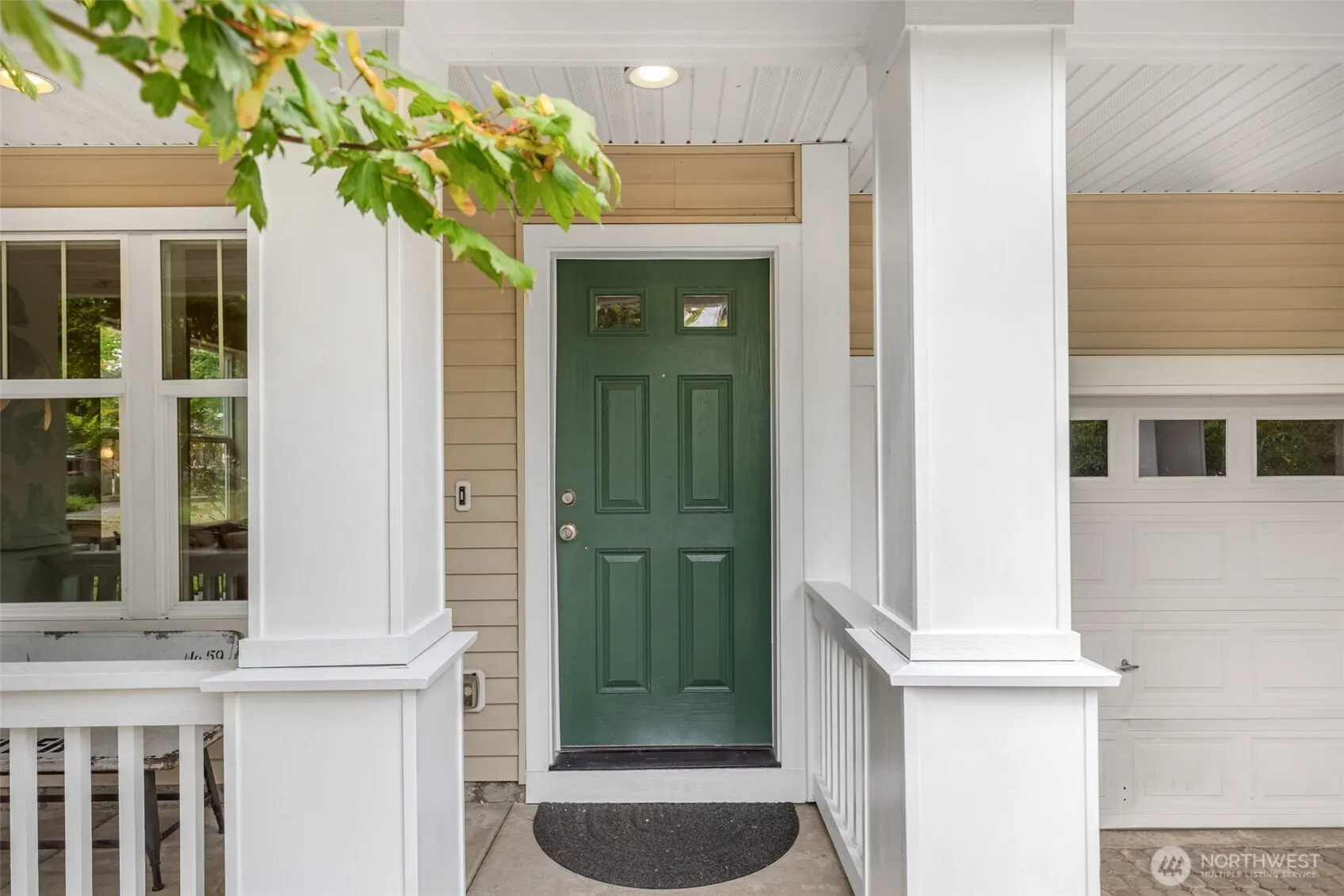2818 SW Graham Street , Seattle, WA 98126