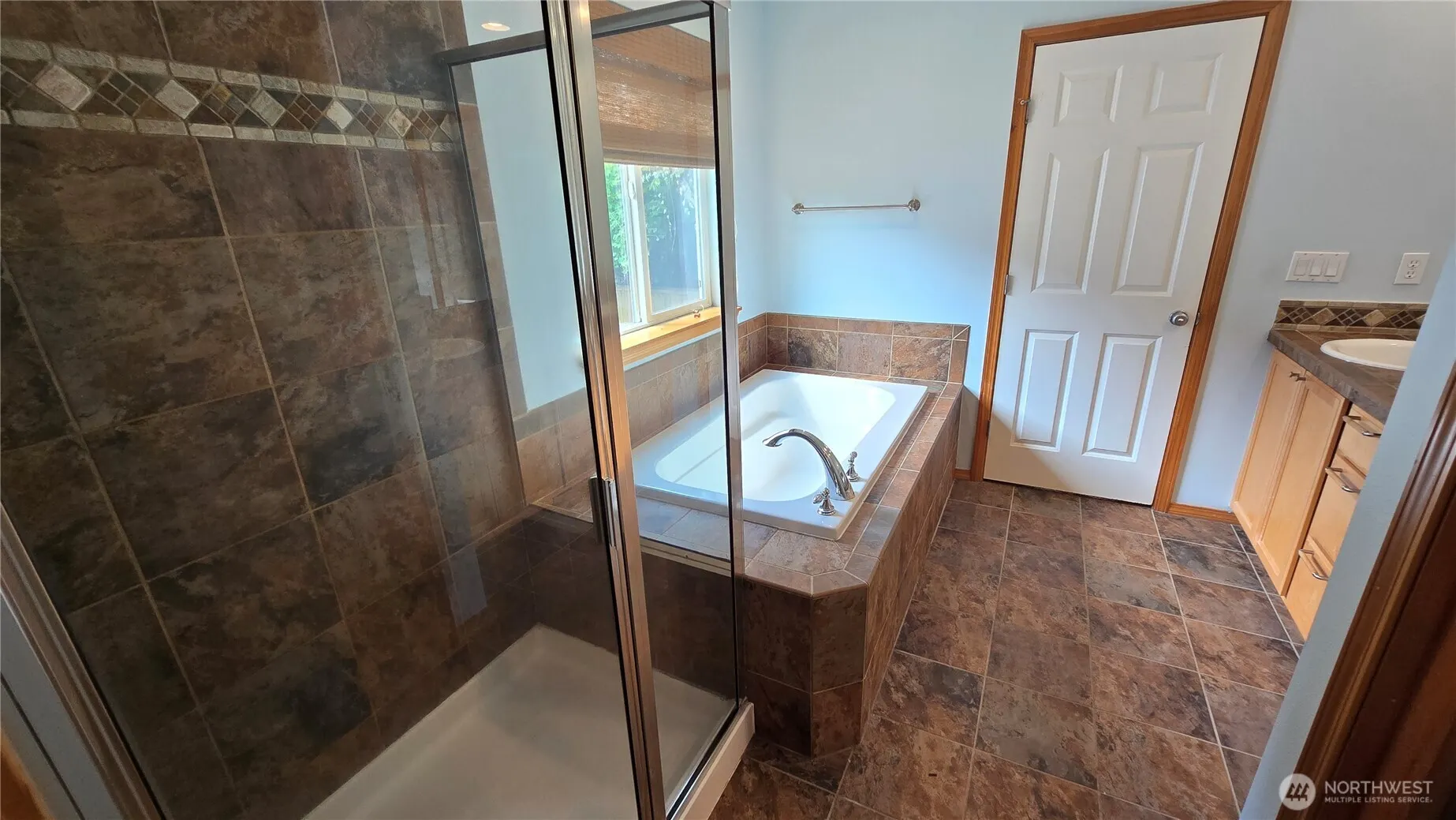 12857 NE 200th Place , Woodinville, WA 98072