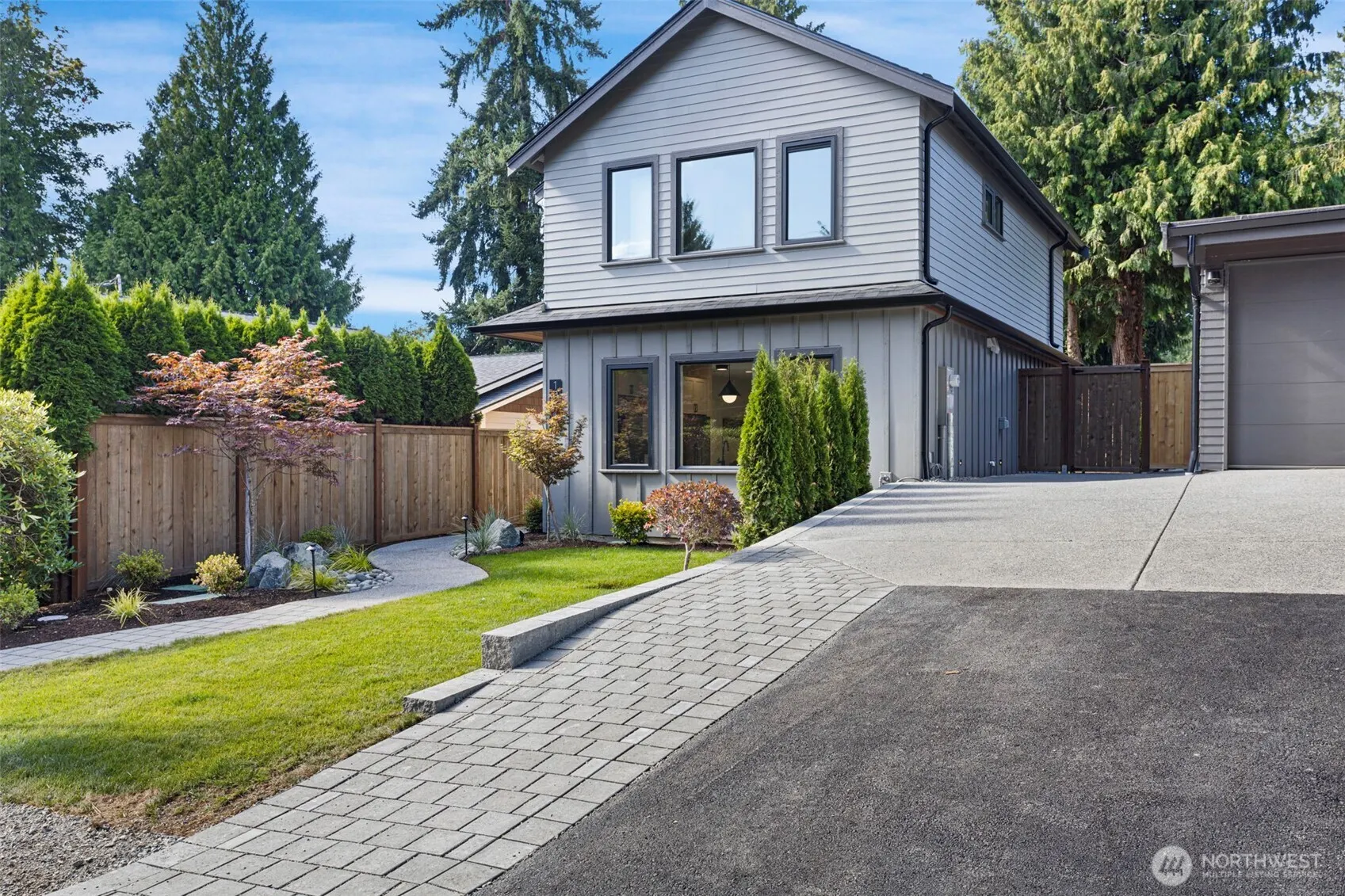 10168 NE 112th Place , Kirkland, WA 98033