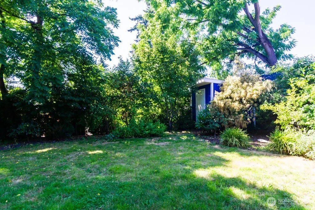8049 Wallingford Avenue N, Seattle, WA 98103