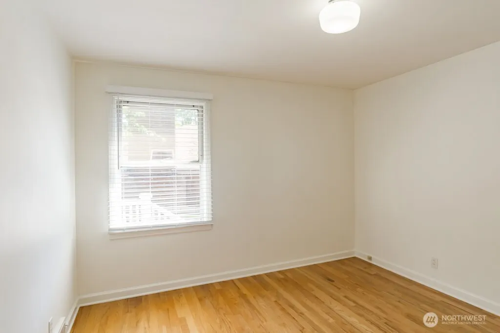 8049 Wallingford Avenue N, Seattle, WA 98103