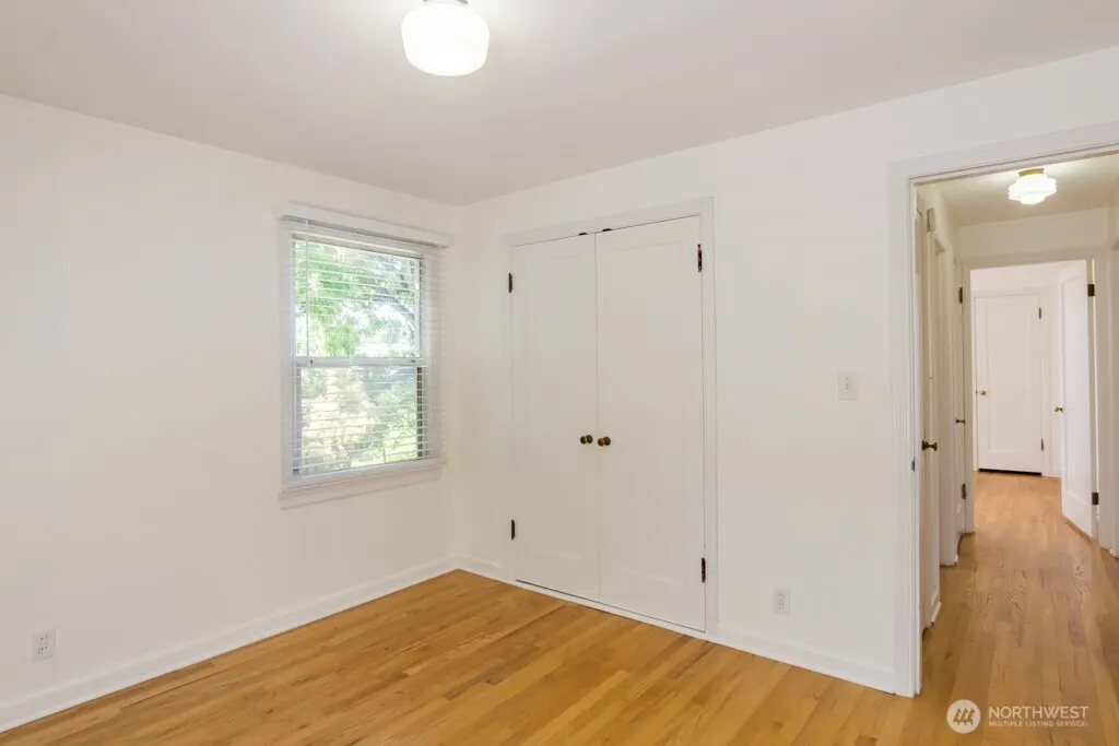8049 Wallingford Avenue N, Seattle, WA 98103