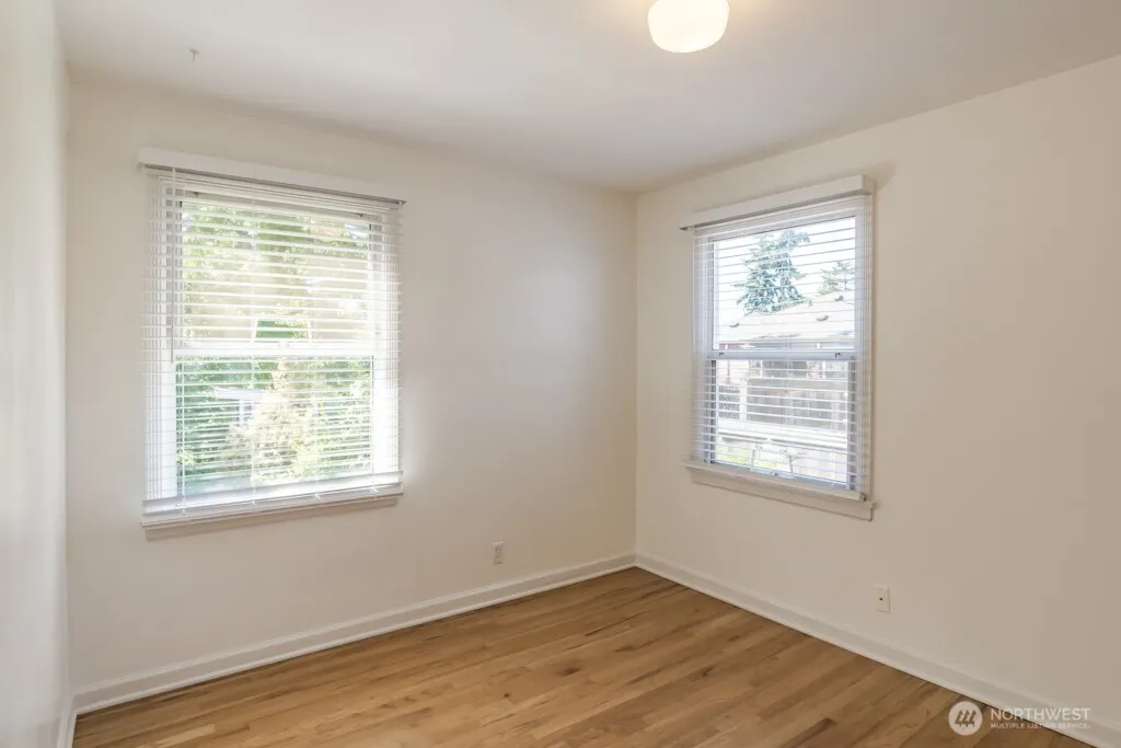 8049 Wallingford Avenue N, Seattle, WA 98103