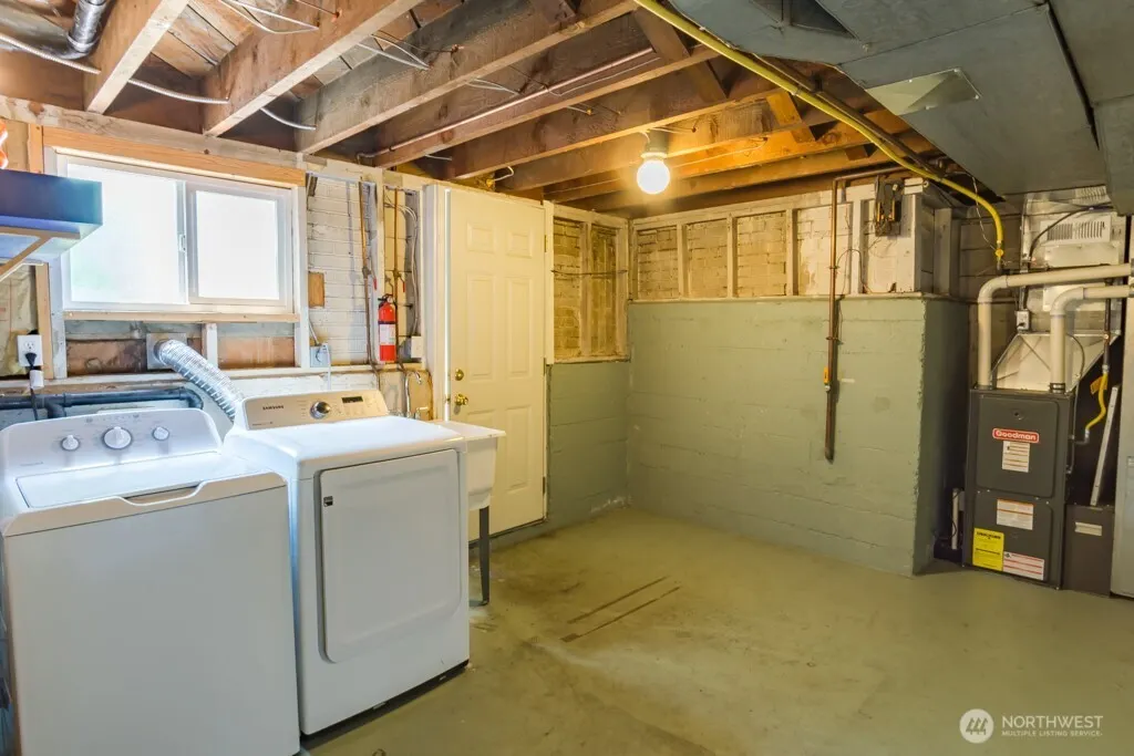 8049 Wallingford Avenue N, Seattle, WA 98103