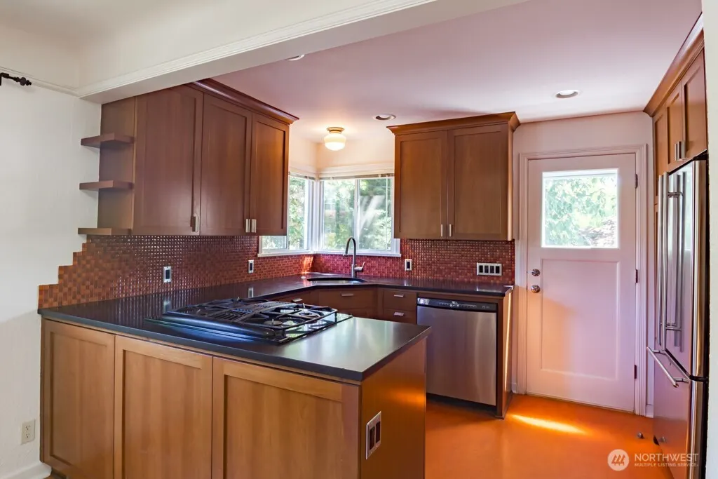 8049 Wallingford Avenue N, Seattle, WA 98103