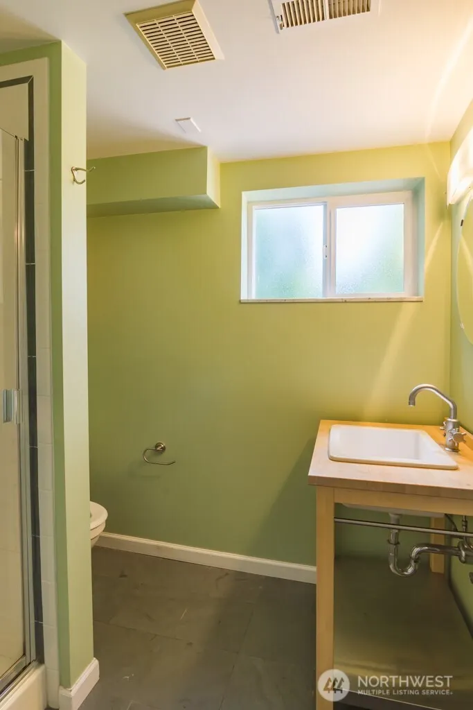 8049 Wallingford Avenue N, Seattle, WA 98103