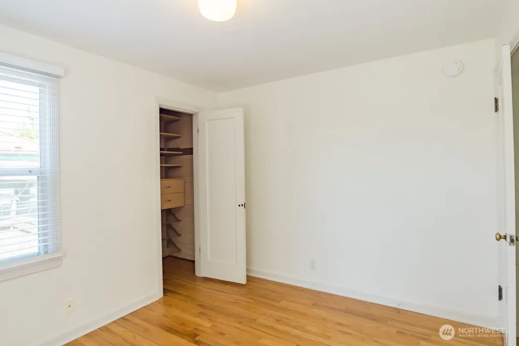 8049 Wallingford Avenue N, Seattle, WA 98103