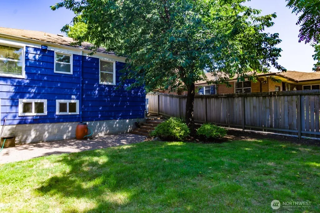 8049 Wallingford Avenue N, Seattle, WA 98103