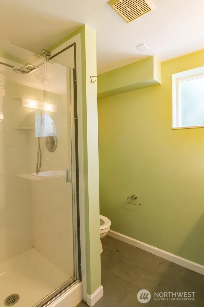 8049 Wallingford Avenue N, Seattle, WA 98103