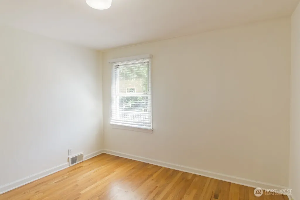 8049 Wallingford Avenue N, Seattle, WA 98103