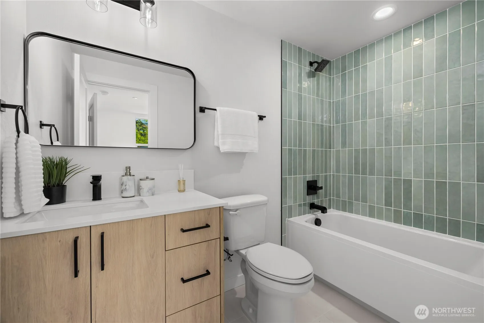 3852 Carr Place N, Seattle, WA 98103