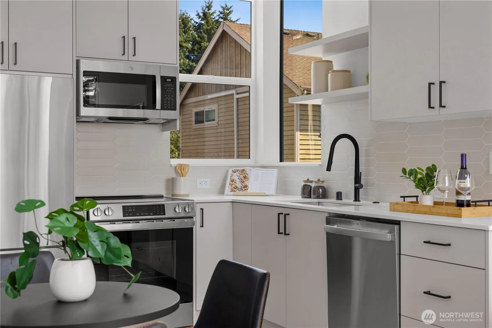 3852 Carr Place N, Seattle, WA 98103