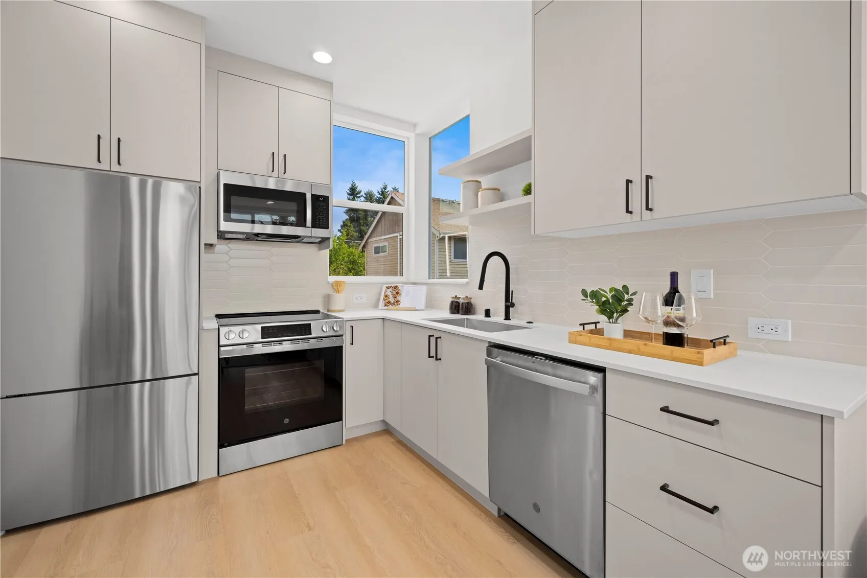 3852 Carr Place N, Seattle, WA 98103
