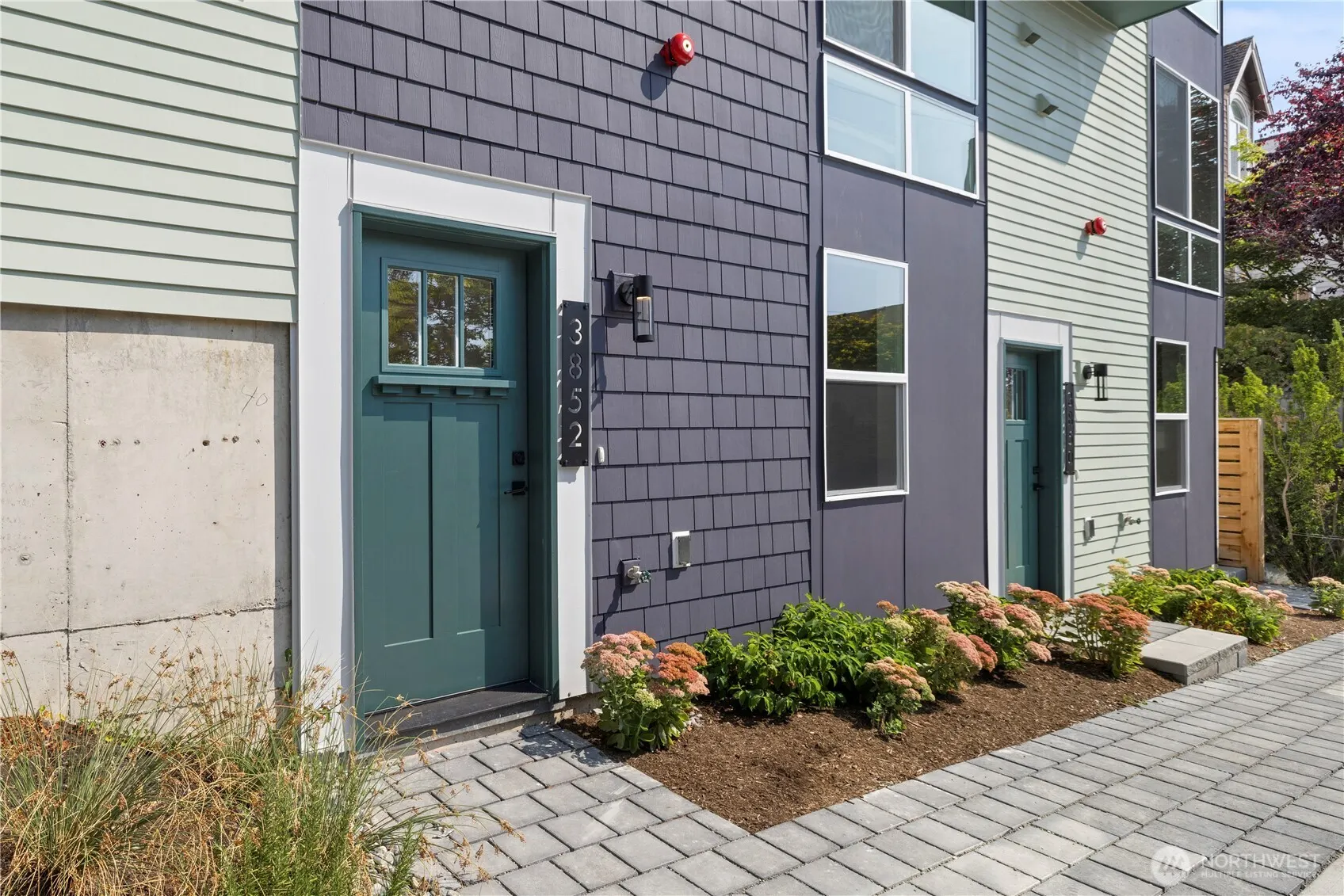 3852 Carr Place N, Seattle, WA 98103