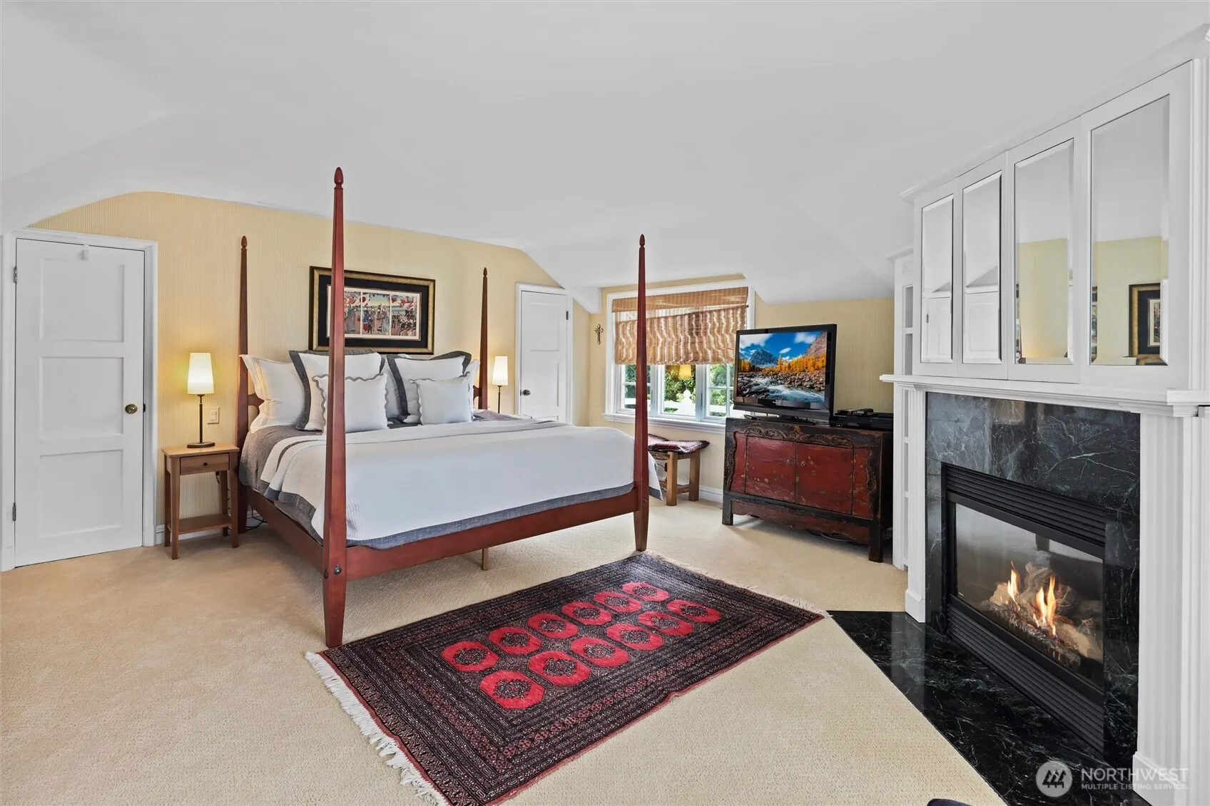 3335 43rd Avenue NE, Seattle, WA 98105-5308