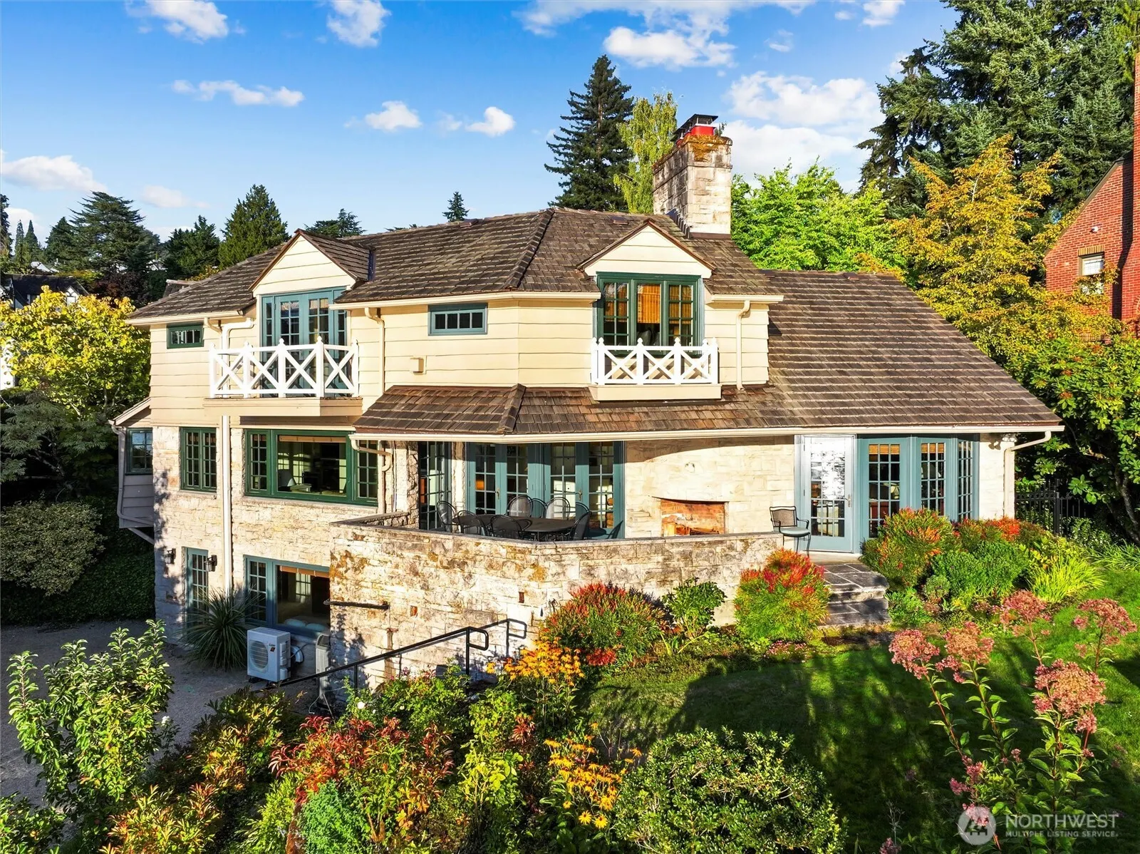 3335 43rd Avenue NE, Seattle, WA 98105-5308