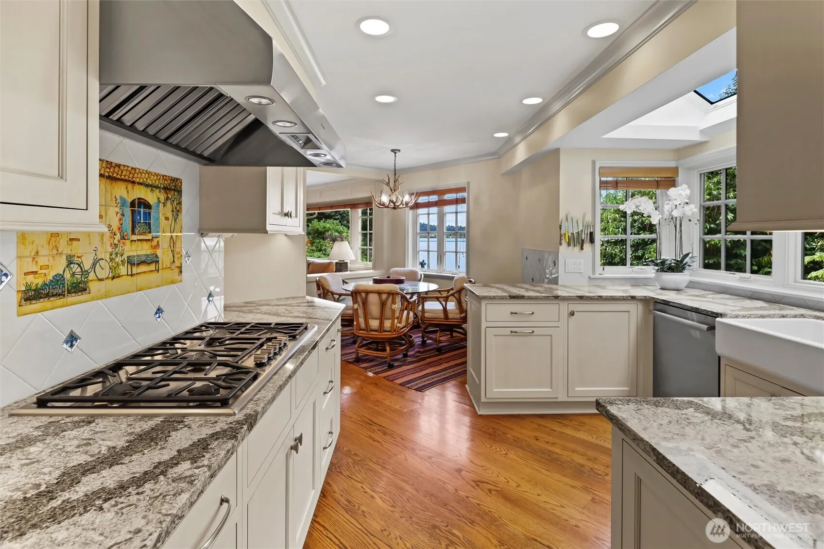 3335 43rd Avenue NE, Seattle, WA 98105-5308