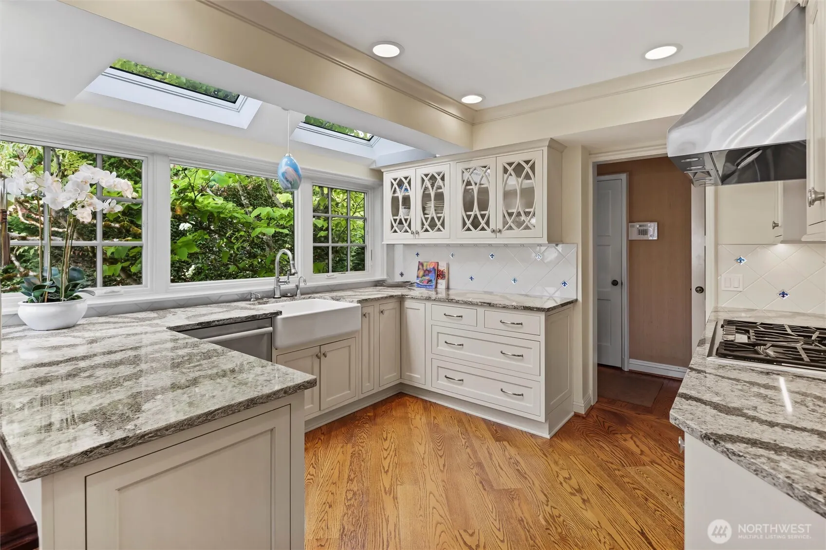 3335 43rd Avenue NE, Seattle, WA 98105-5308