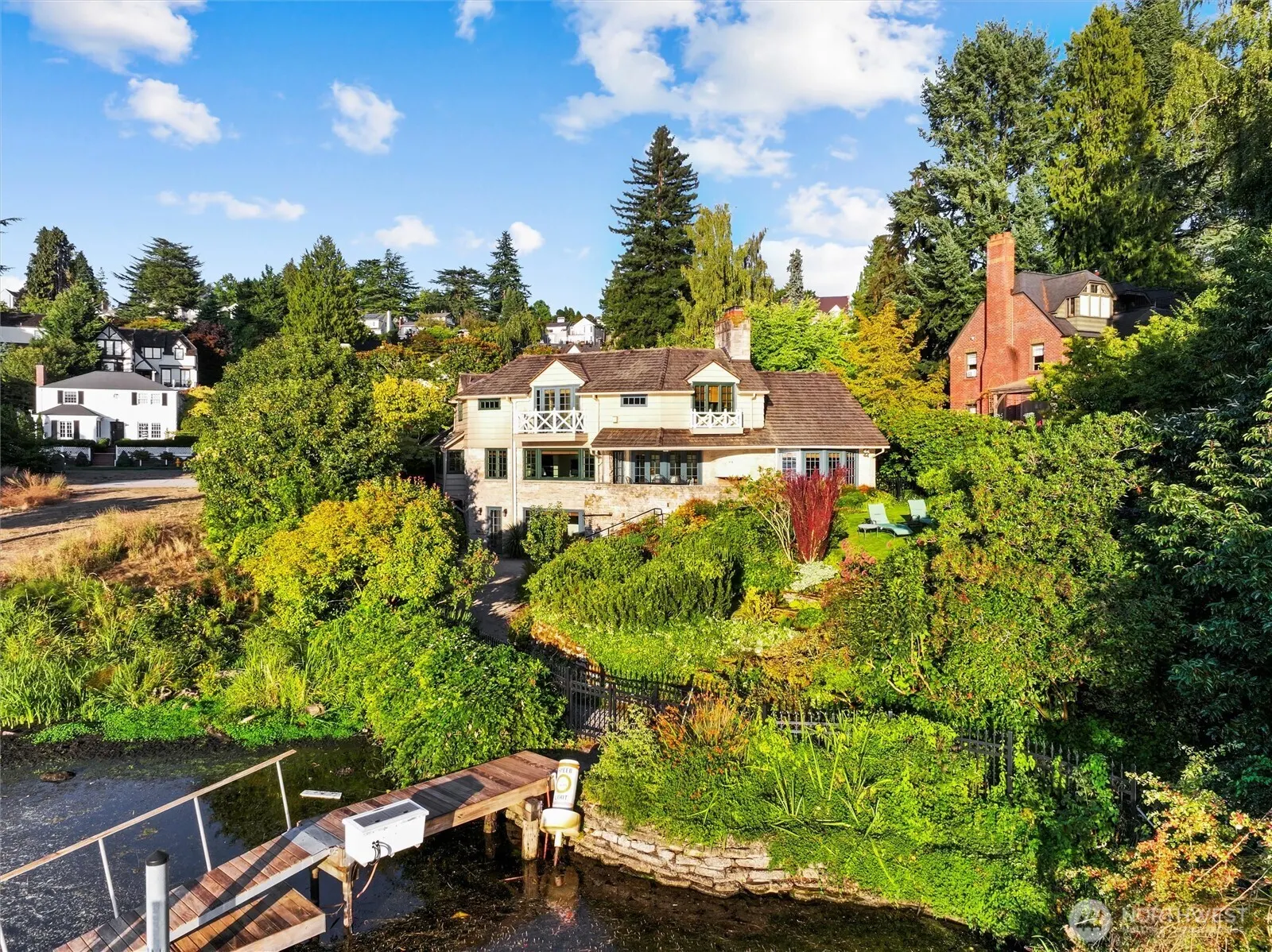 3335 43rd Avenue NE, Seattle, WA 98105-5308