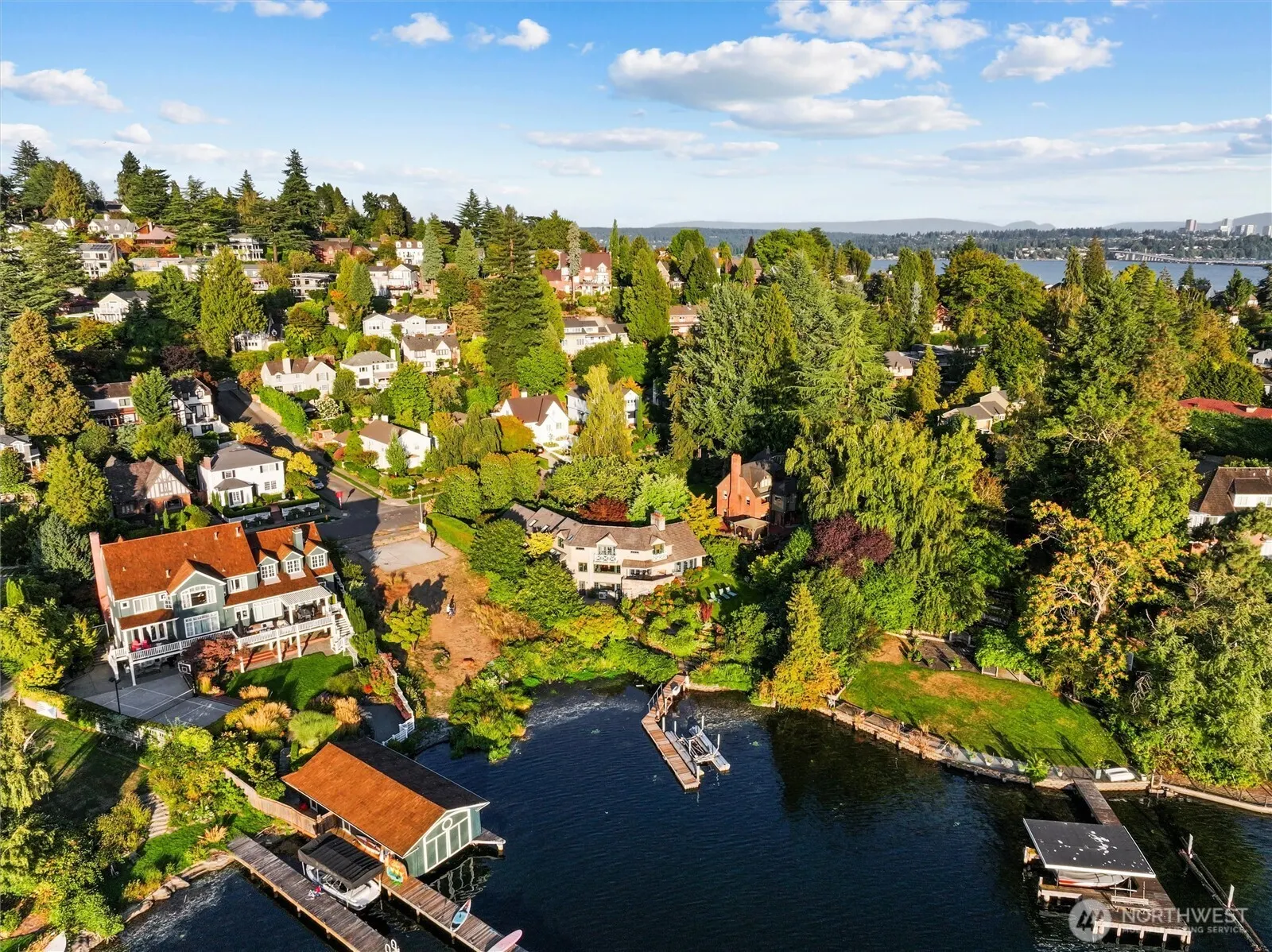3335 43rd Avenue NE, Seattle, WA 98105-5308