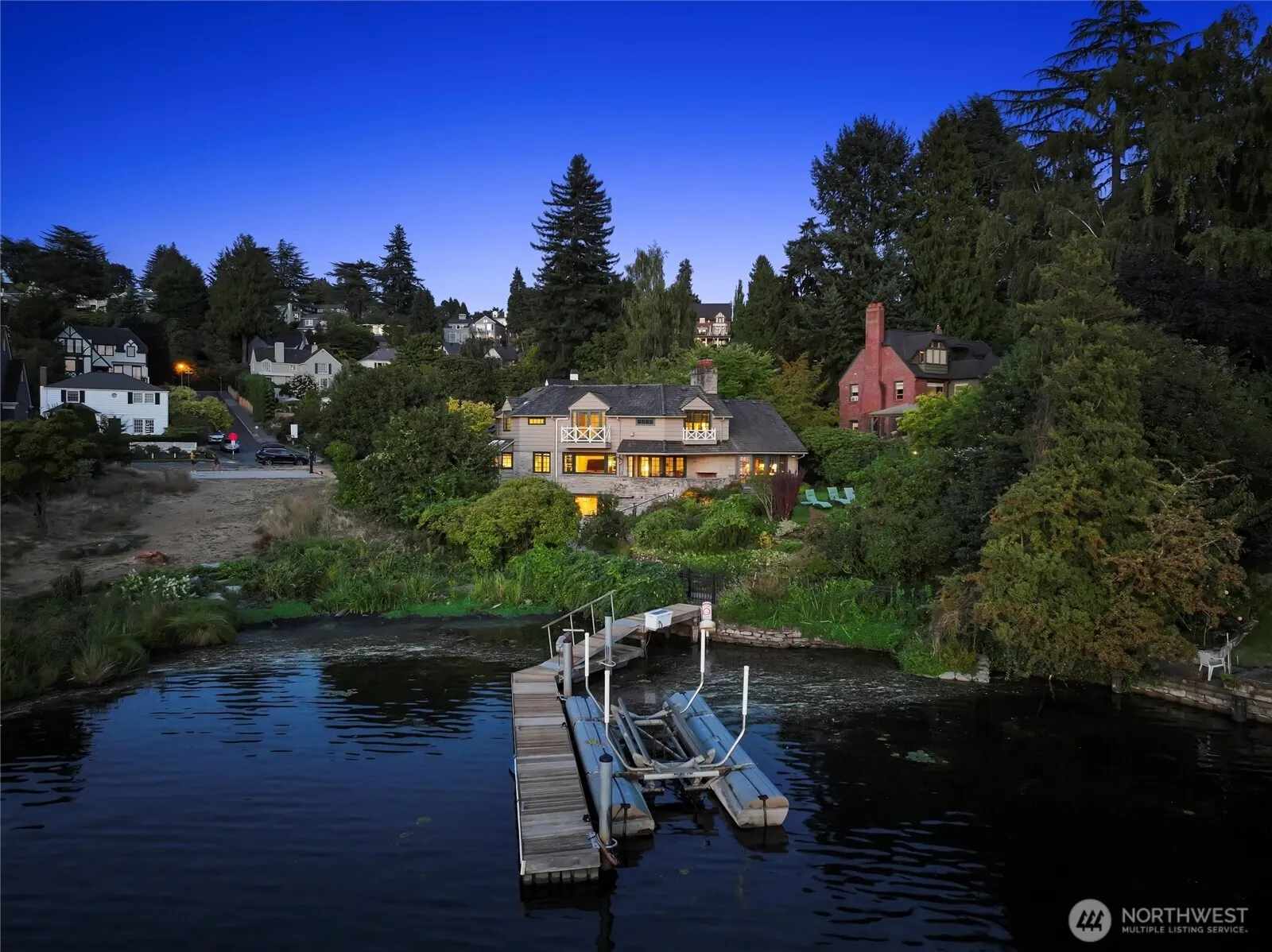 3335 43rd Avenue NE, Seattle, WA 98105-5308
