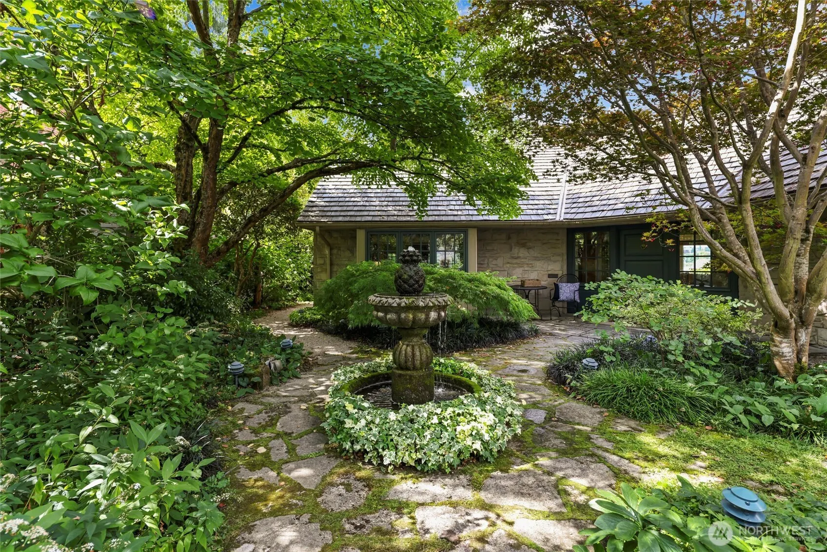 3335 43rd Avenue NE, Seattle, WA 98105-5308
