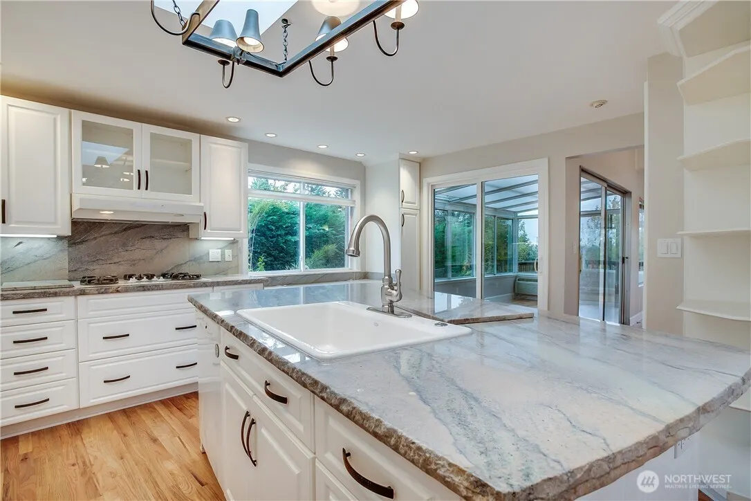 1807 121st Avenue SE, Bellevue, WA 98005