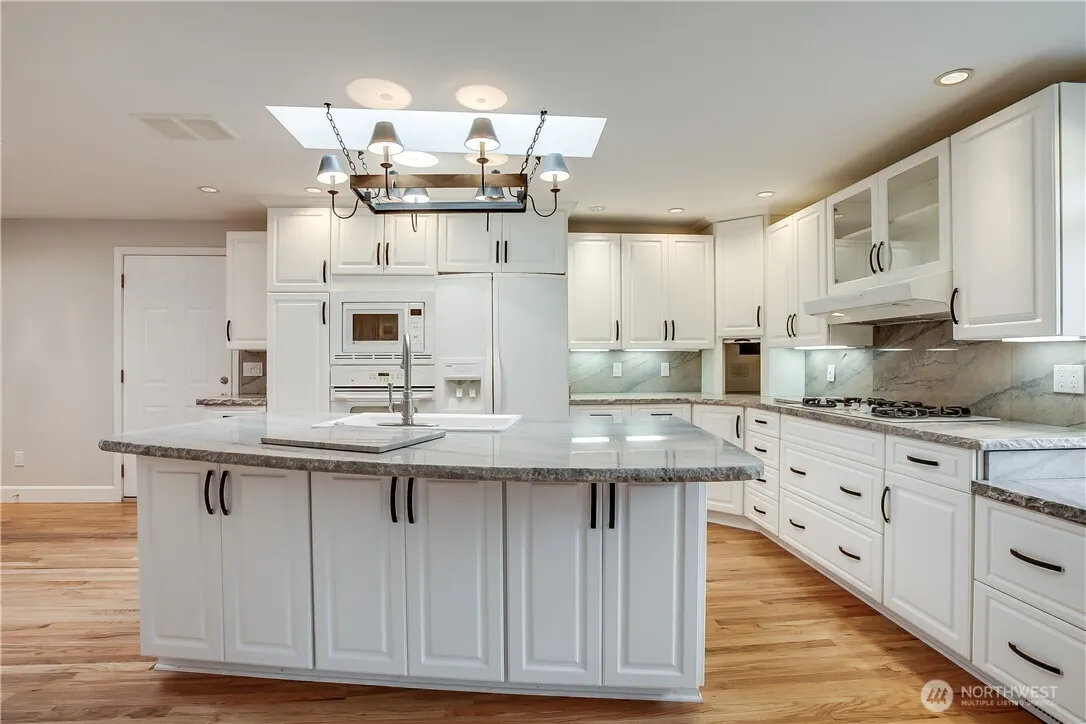 1807 121st Avenue SE, Bellevue, WA 98005