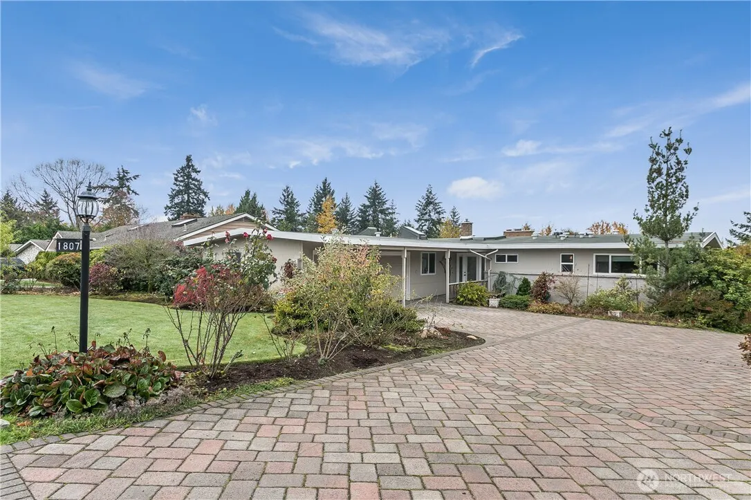 1807 121st Avenue SE, Bellevue, WA 98005