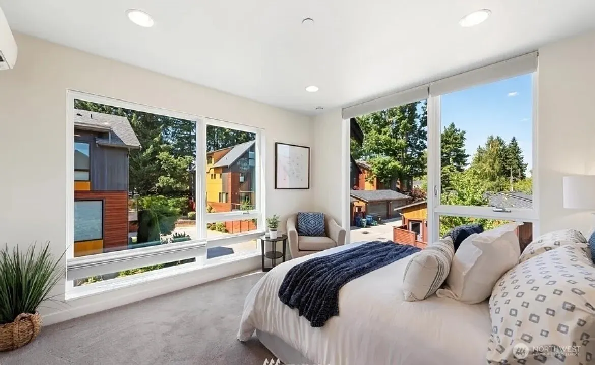 6549 34th Avenue NE #A, Seattle, WA 98115