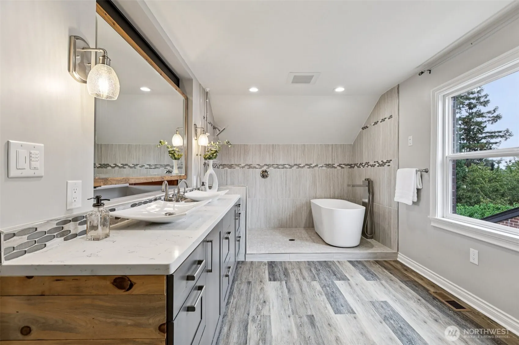 8258 Interlake Avenue N, Seattle, WA 98103