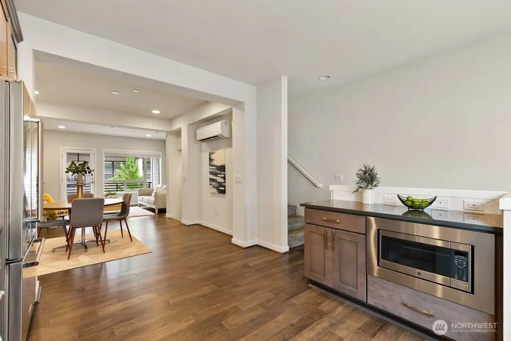 966 6th Walk NE, Issaquah, WA 98029
