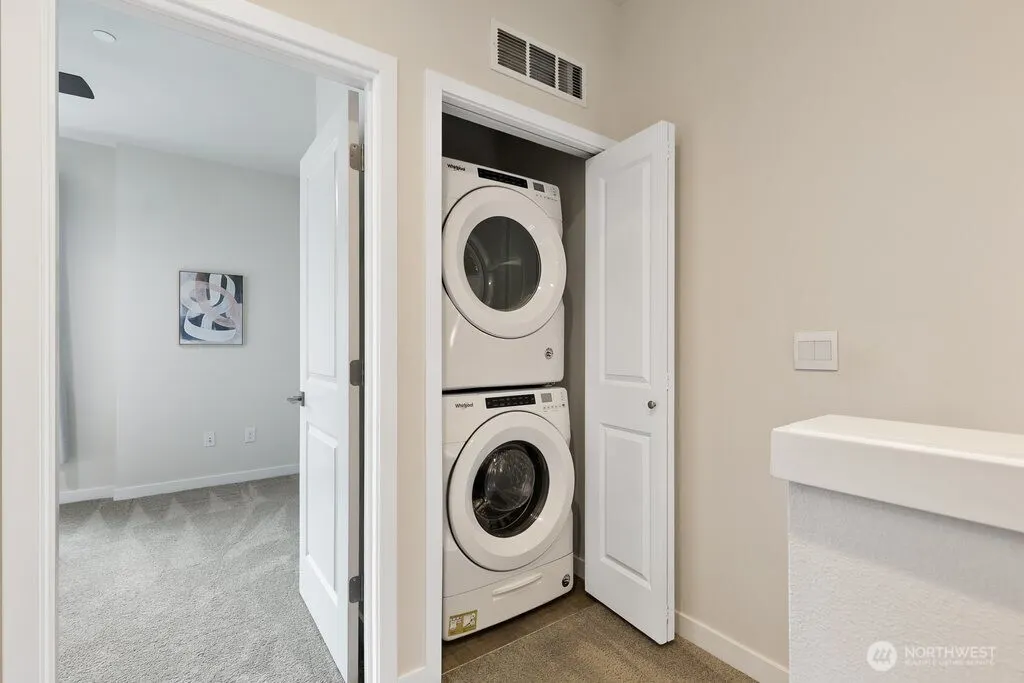 966 6th Walk NE, Issaquah, WA 98029