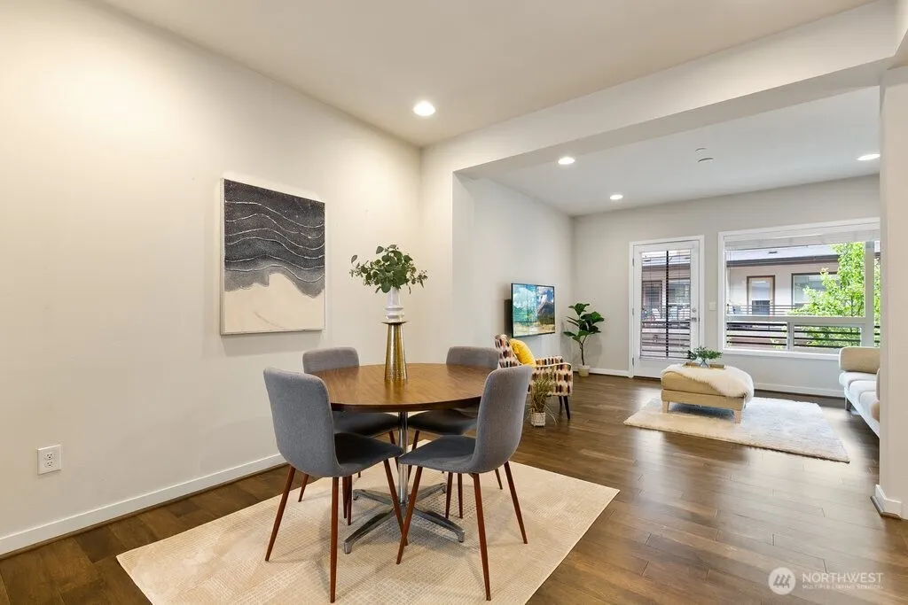 966 6th Walk NE, Issaquah, WA 98029