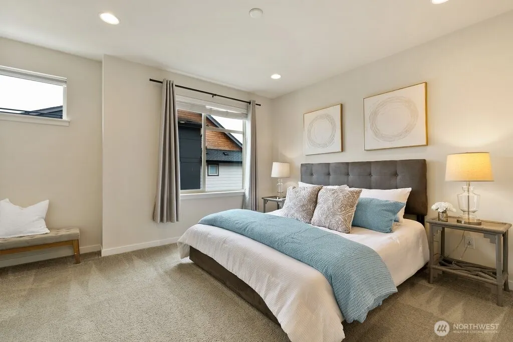 966 6th Walk NE, Issaquah, WA 98029