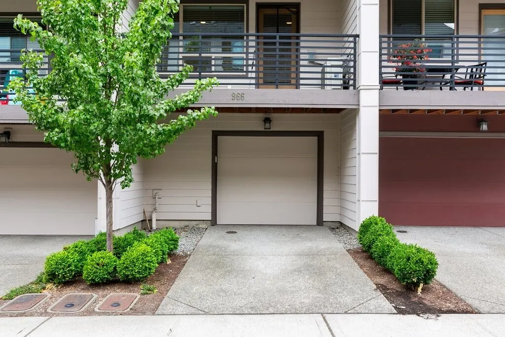 966 6th Walk NE, Issaquah, WA 98029