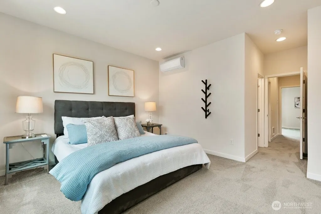 966 6th Walk NE, Issaquah, WA 98029