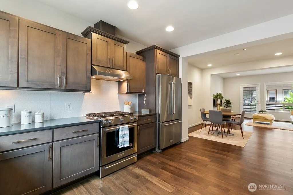 966 6th Walk NE, Issaquah, WA 98029