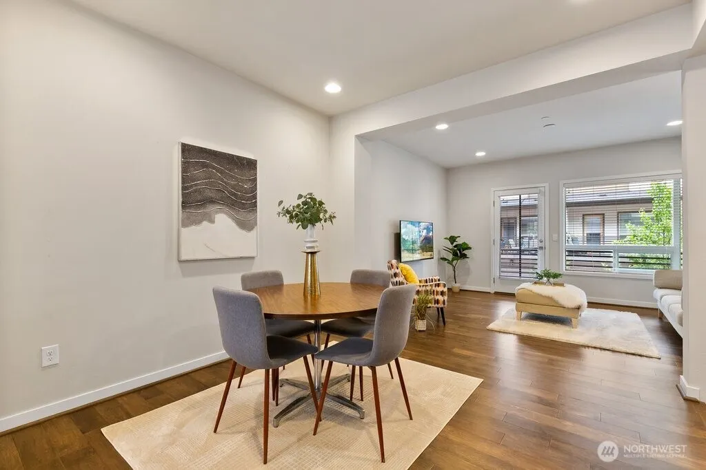966 6th Walk NE, Issaquah, WA 98029