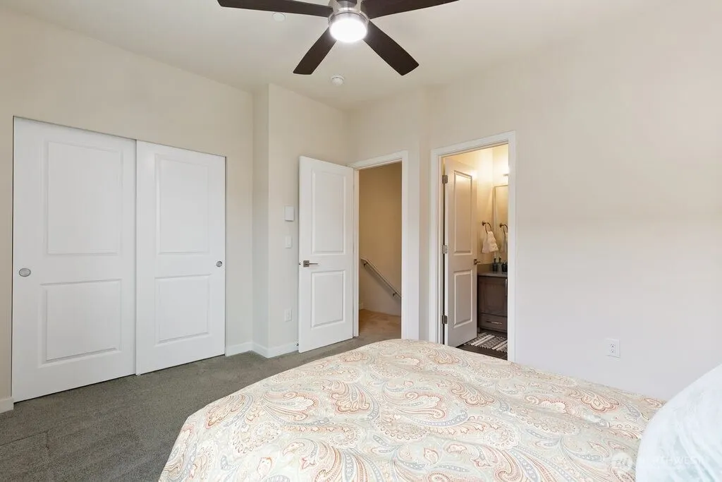 966 6th Walk NE, Issaquah, WA 98029