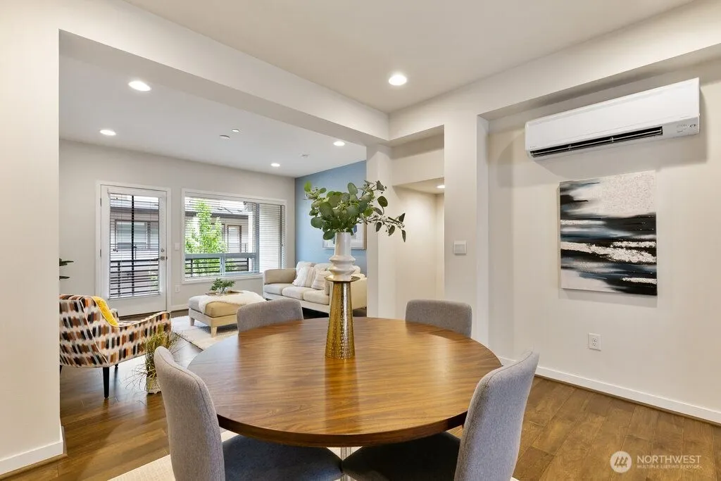 966 6th Walk NE, Issaquah, WA 98029